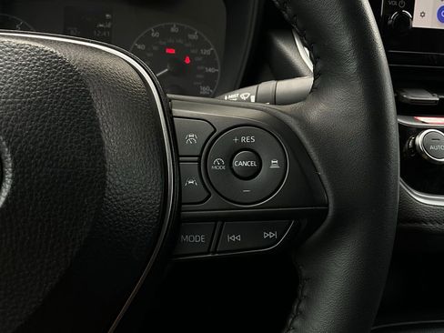 Used 2025 Toyota Corolla SE image 32