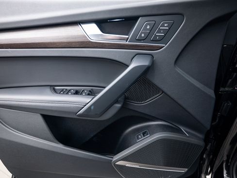 Certified 2025 Audi Q5 2.0T Premium Plus image 17