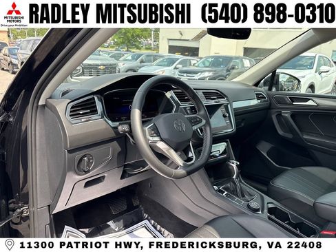 Used 2023 Volkswagen Tiguan SE w/ Panoramic Sunroof Package AWD/4WD image 7