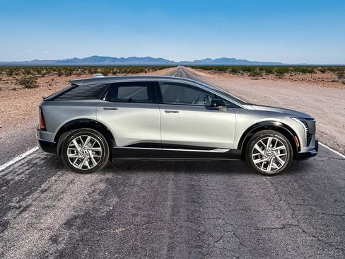 New 2026 Cadillac Optiq Luxury 1 image 4
