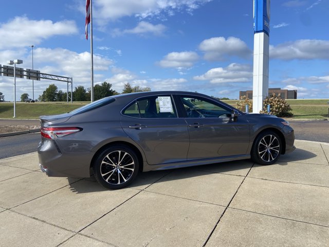 Used 2018 Toyota Camry SE FWD image 12