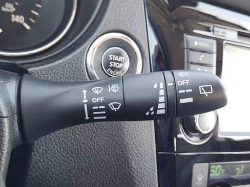 Used 2022 Nissan Rogue Sport SV image 21