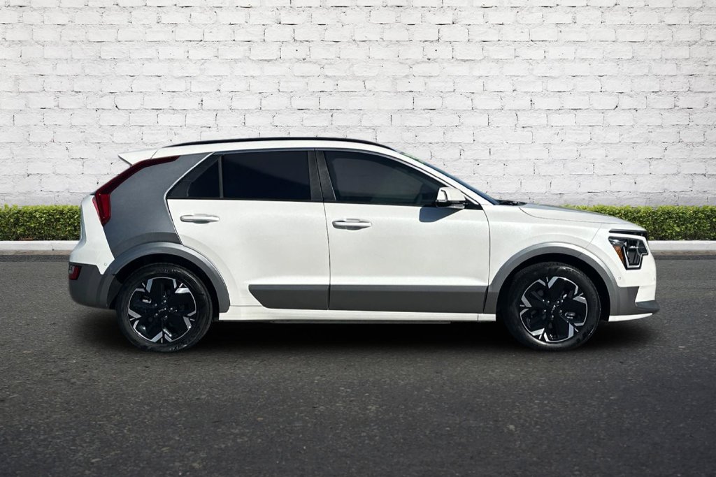 Used 2023 Kia Niro Wave FWD image 3