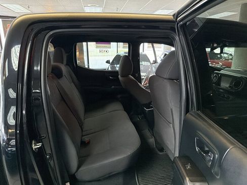 Used 2017 Toyota Tacoma TRD Off-Road image 24