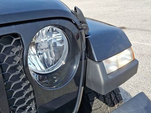 Used 2022 Jeep Gladiator Willys image 13