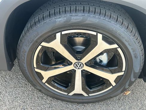 New 2026 Volkswagen Tiguan SE FWD image 6