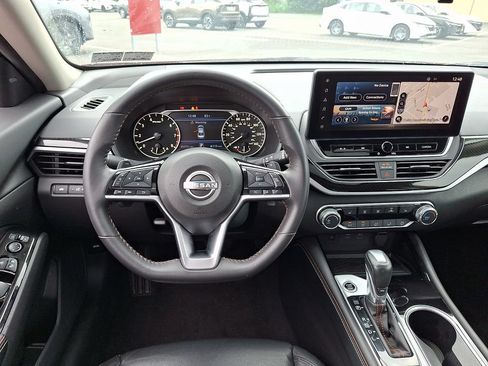 Used 2024 Nissan Altima 2.5 SR w/ SR Premium Package AWD/4WD image 12
