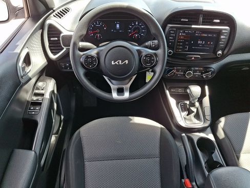 Used 2022 Kia Soul LX w/ Technology Package FWD image 12
