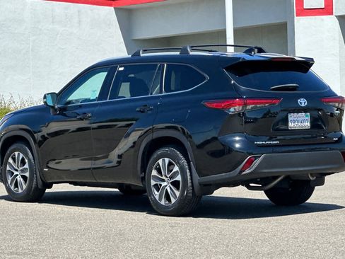 Used 2022 Toyota Highlander XLE AWD/4WD image 7