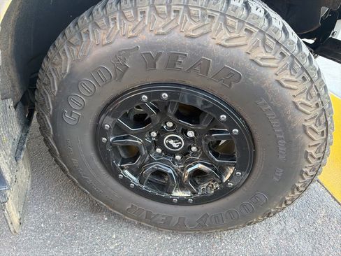 Used 2024 Ford Bronco Wildtrak image 11