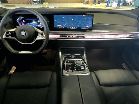 Used 2025 BMW i7 eDrive50 image 5