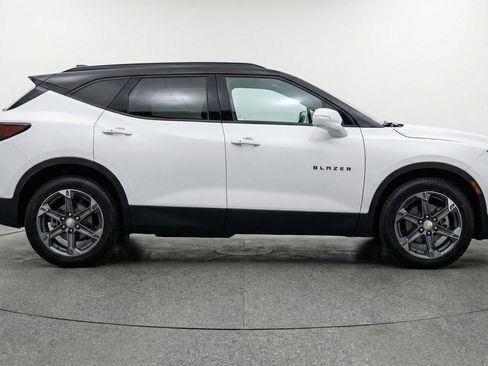 Used 2025 Chevrolet Blazer LT FWD image 11