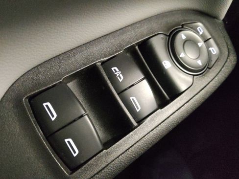 Used 2020 Chevrolet Equinox LS image 27