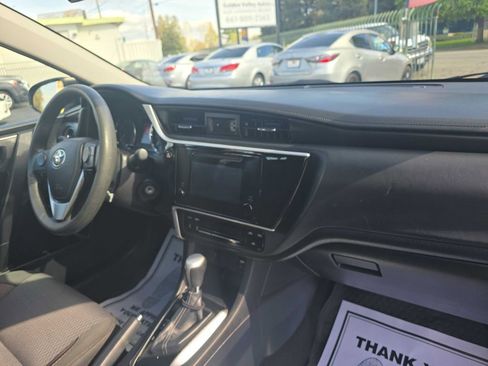 Used 2018 Toyota Corolla LE image 19