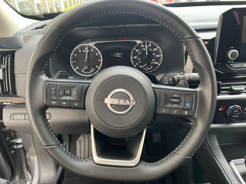 Used 2025 Nissan Pathfinder SV image 30