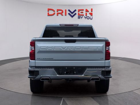 Used 2022 Chevrolet Silverado 1500 LT w/ Z71 Off-Road Package AWD/4WD image 4