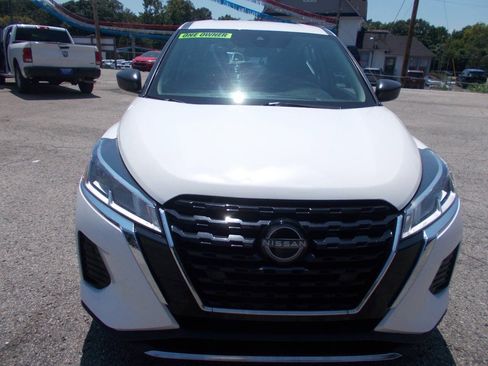 Used 2022 Nissan Kicks S FWD image 2