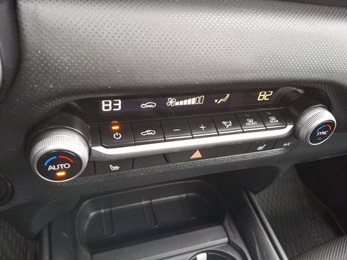 Used 2023 MAZDA CX-50 2.5 S w/ Preferred Plus Pkg image 16