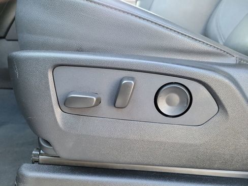 Used 2024 Chevrolet Suburban LT image 27