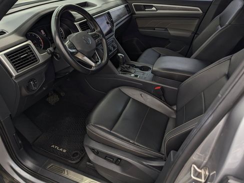 Used 2021 Volkswagen Atlas Cross Sport SE w/ Luggage Net & Mats Package FWD image 9