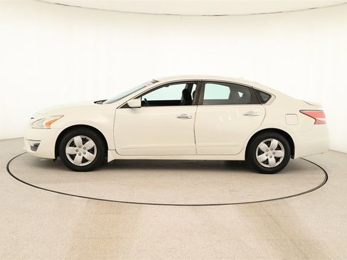Used 2015 Nissan Altima 2.5 S w/ Power Driver Seat Package image 2