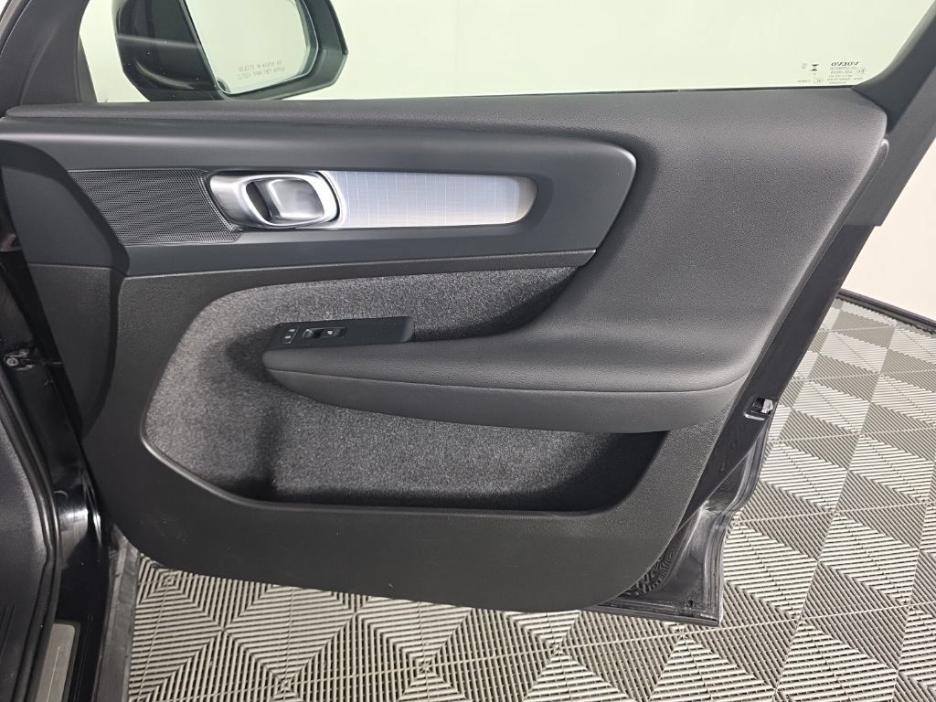 Used 2024 Volvo XC40 B5 Core AWD/4WD image 36