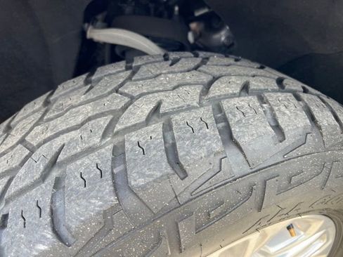 Used 2023 GMC Yukon XL SLT image 24