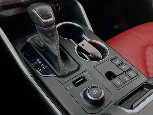 Used 2023 Toyota Highlander XSE image 18