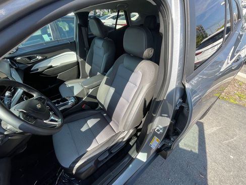 Used 2025 Chevrolet Trax LT w/ LT Convenience Package image 37