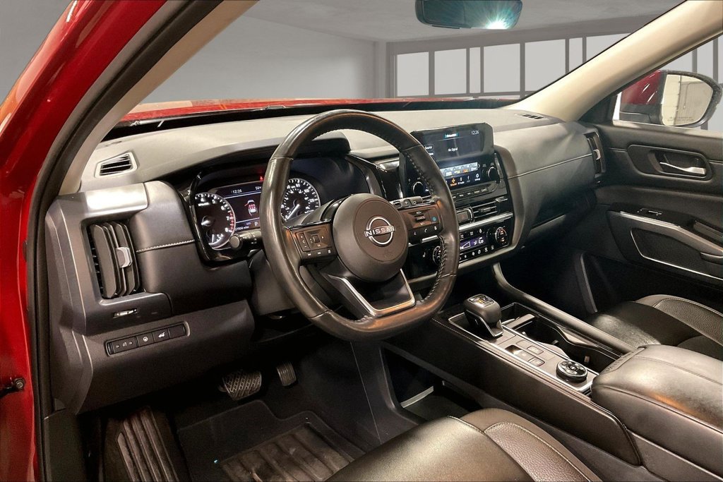 Used 2023 Nissan Pathfinder SL AWD/4WD image 18