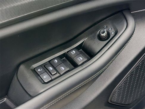 Used 2024 Jeep Grand Cherokee Altitude AWD/4WD image 23