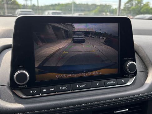 Used 2025 Nissan Rogue SV FWD image 26
