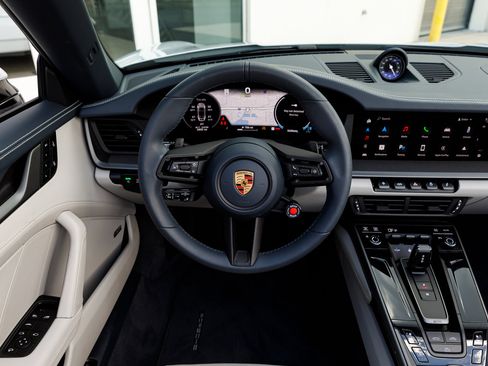 Used 2025 Porsche 911 Carrera image 28