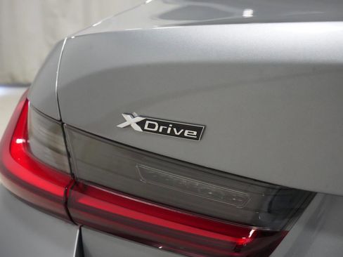 Used 2023 BMW 330i xDrive Sedan w/ Premium Package image 23