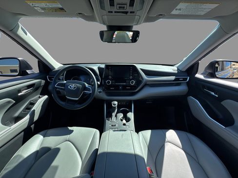 Used 2022 Toyota Highlander XLE image 21