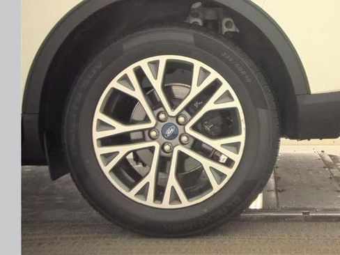 Used 2020 Ford Escape SEL image 9