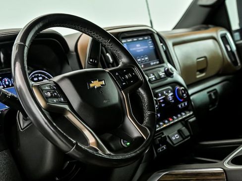 Used 2022 Chevrolet Silverado 2500 High Country w/ Technology Package AWD/4WD image 18