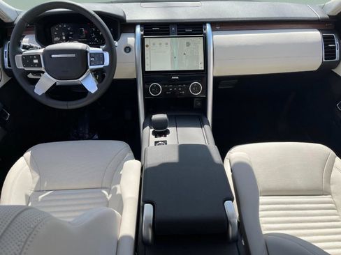 Used 2025 Land Rover Discovery S image 14