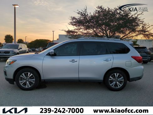 Used 2020 Nissan Pathfinder SL image 8