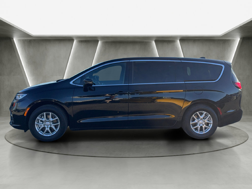 Used 2026 Chrysler Pacifica Select FWD image 4