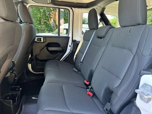 Used 2018 Jeep Wrangler Unlimited Sport S AWD/4WD image 17