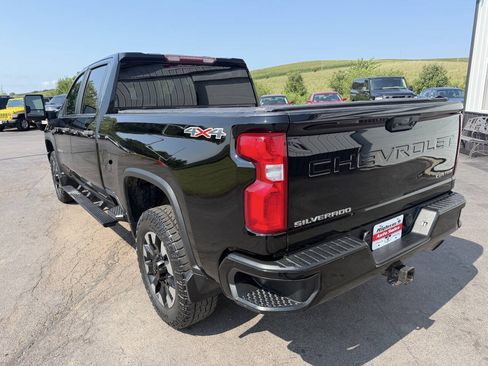 Used 2020 Chevrolet Silverado 2500 Custom w/ Custom Convenience Package AWD/4WD image 3
