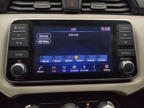 Used 2021 Nissan Versa SV w/ Trunk Package image 25