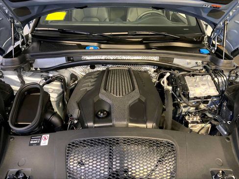 Certified 2026 Porsche Macan AWD/4WD image 32
