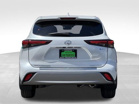 New 2026 Toyota Highlander Platinum AWD/4WD image 4