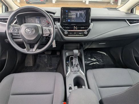 Used 2025 Toyota Corolla LE image 22