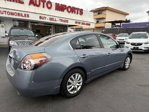Used 2011 Nissan Altima 2.5 S FWD image 2