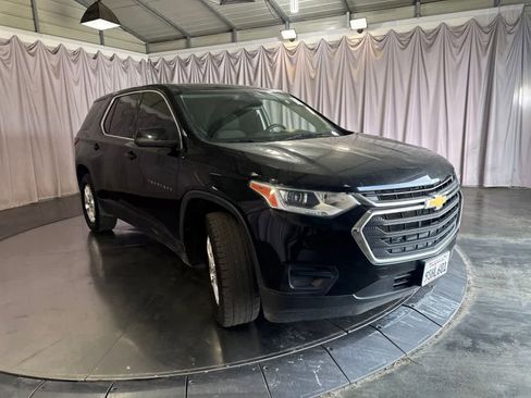 Used 2021 Chevrolet Traverse LS FWD image 3