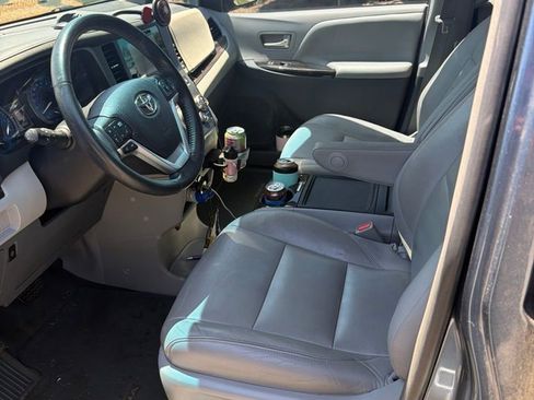 Used 2017 Toyota Sienna XLE FWD image 15