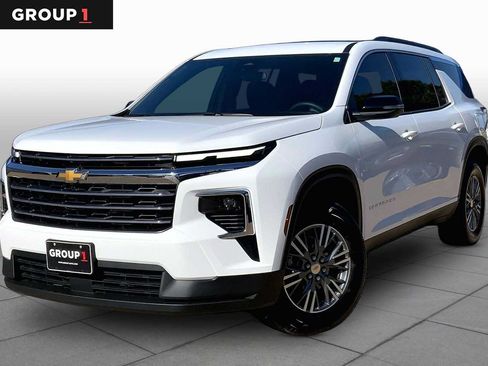 Certified 2025 Chevrolet Traverse LT FWD image 1